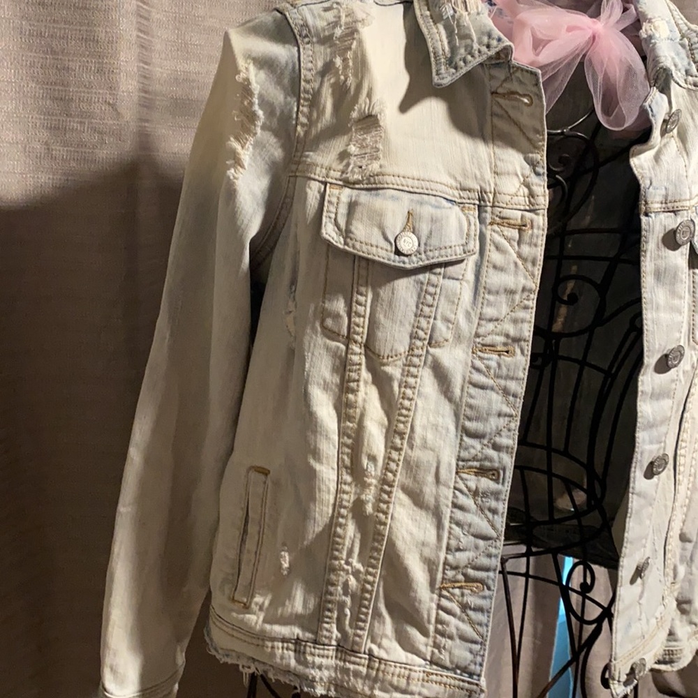 Distressed jean jacket - Picture 3 of 5